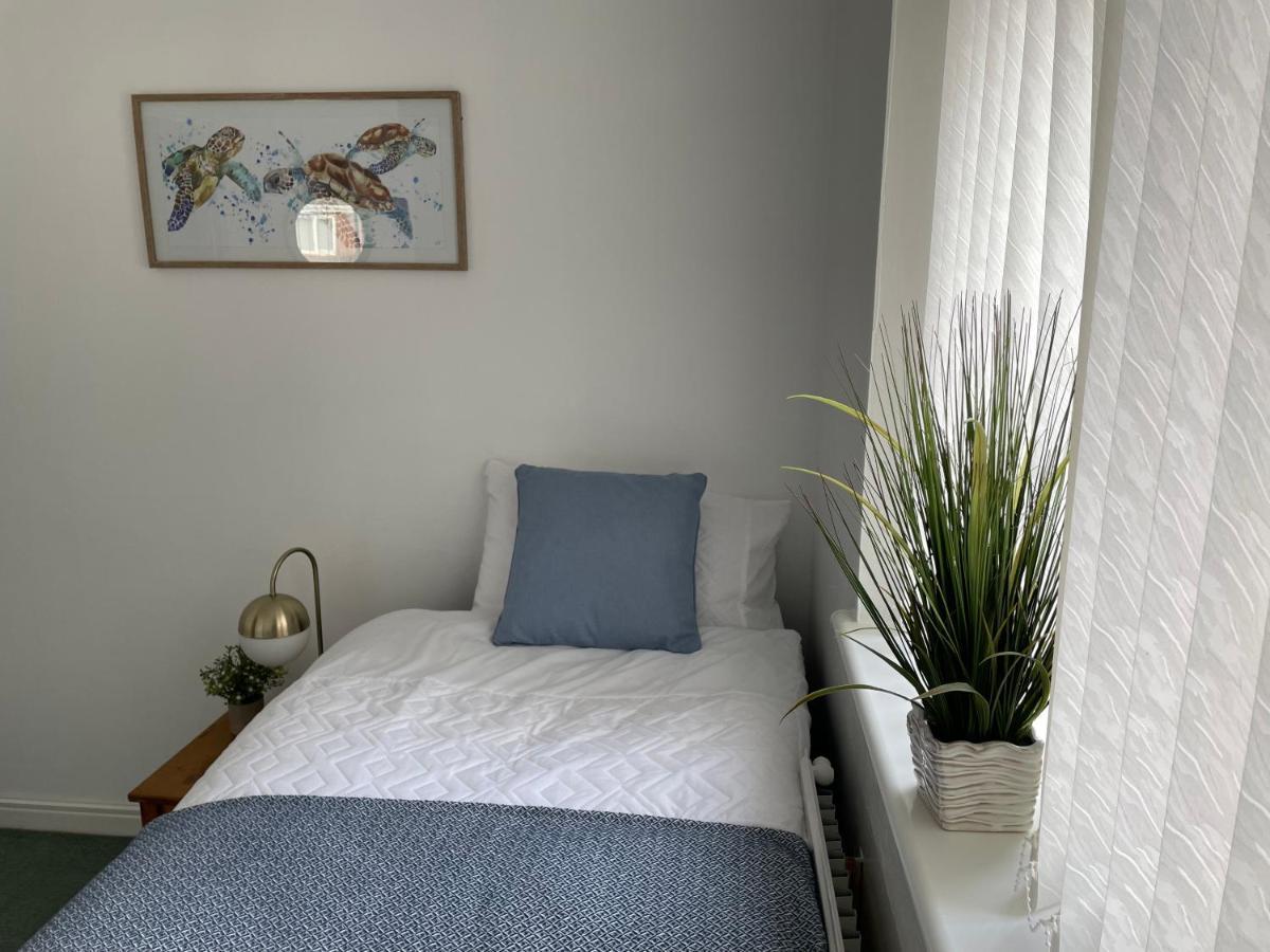 Comfortable And Spacious Superb Holiday Home In Llanelli, Dog Friendly Exterior photo