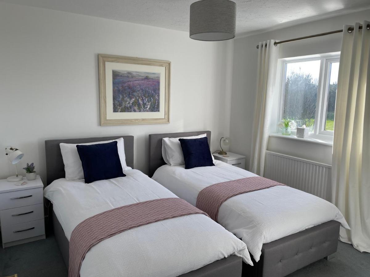 Comfortable And Spacious Superb Holiday Home In Llanelli, Dog Friendly Exterior photo