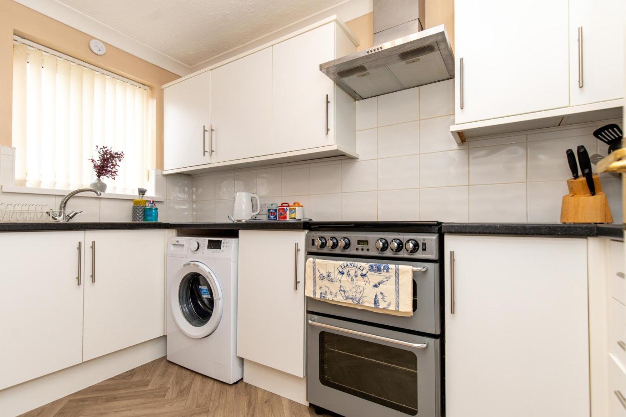 Comfortable And Spacious Superb Holiday Home In Llanelli, Dog Friendly Exterior photo