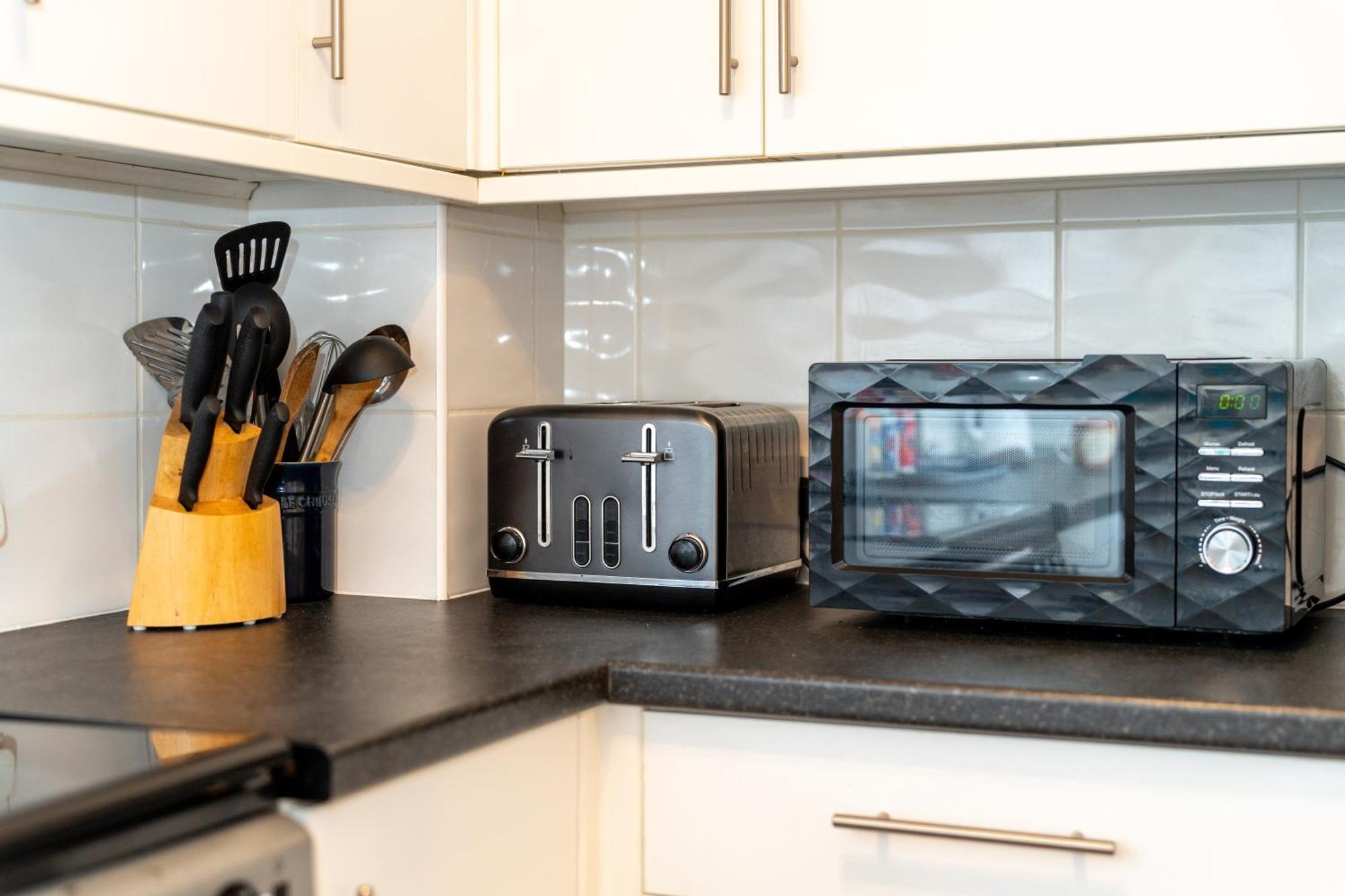 Comfortable And Spacious Superb Holiday Home In Llanelli, Dog Friendly Exterior photo