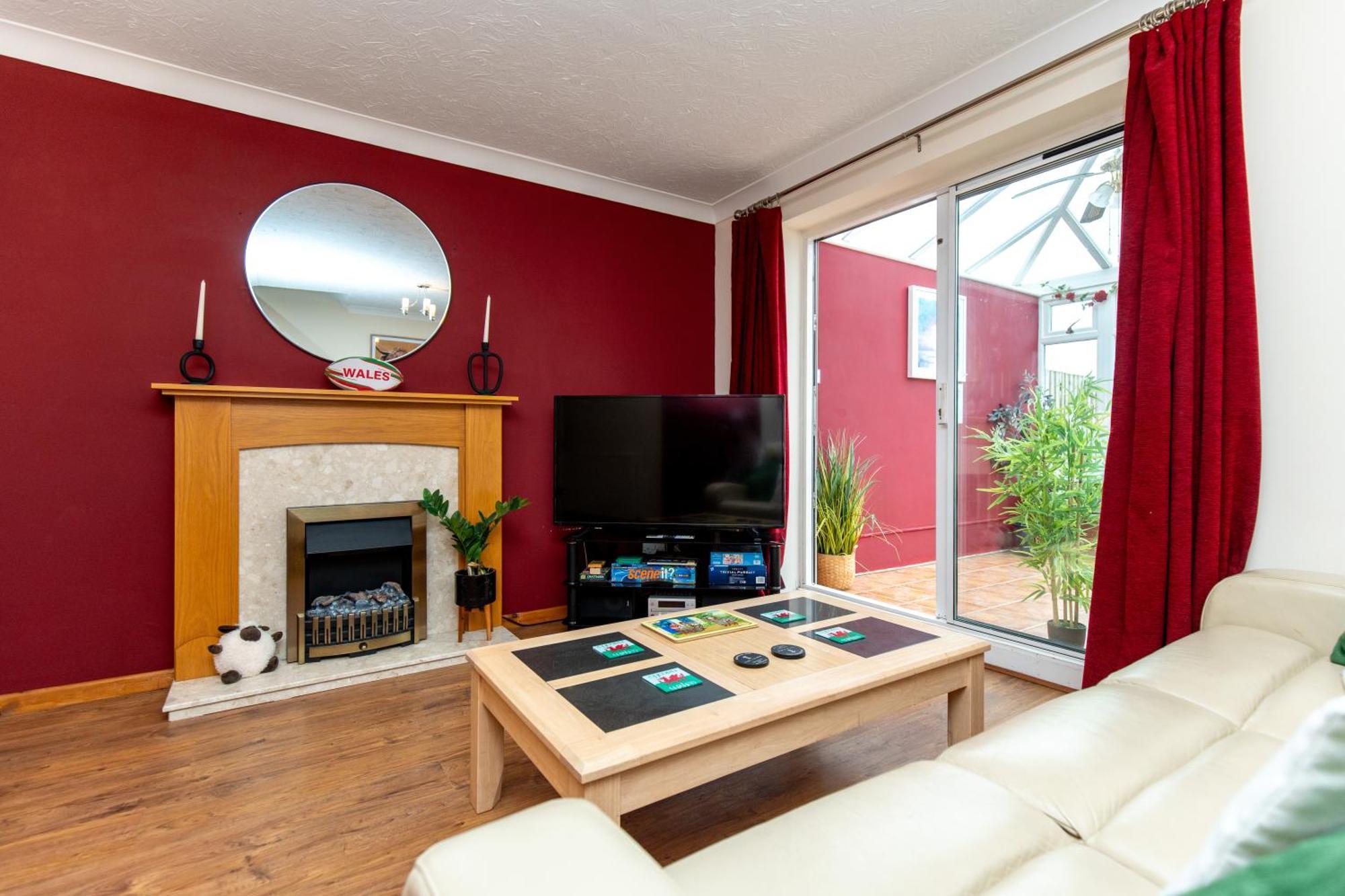 Comfortable And Spacious Superb Holiday Home In Llanelli, Dog Friendly Exterior photo