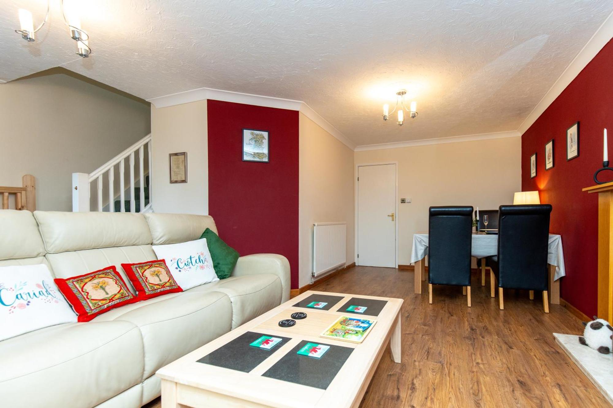 Comfortable And Spacious Superb Holiday Home In Llanelli, Dog Friendly Exterior photo
