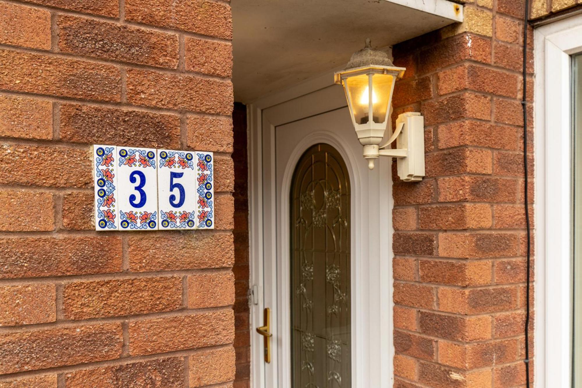 Comfortable And Spacious Superb Holiday Home In Llanelli, Dog Friendly Exterior photo
