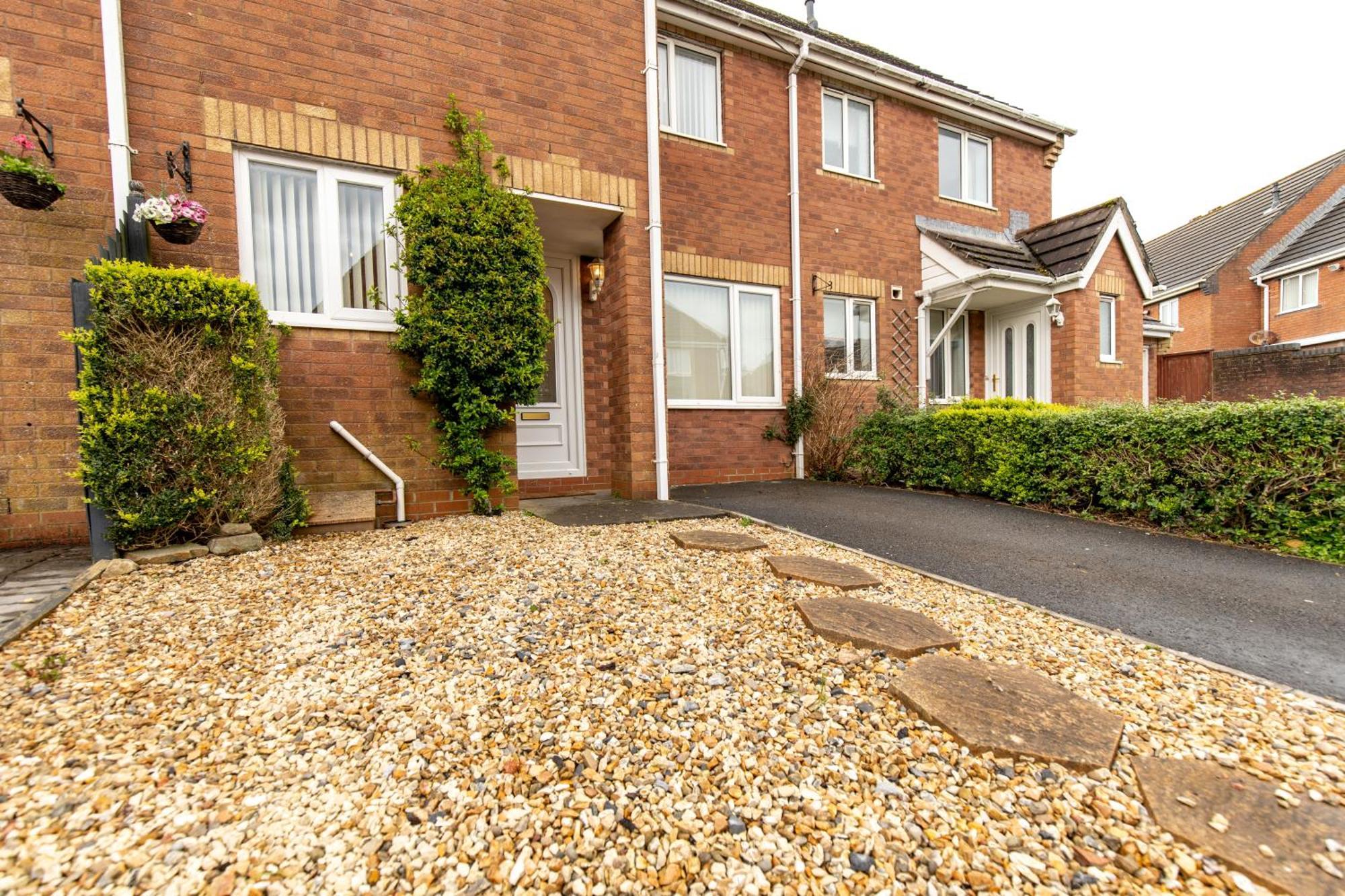 Comfortable And Spacious Superb Holiday Home In Llanelli, Dog Friendly Exterior photo