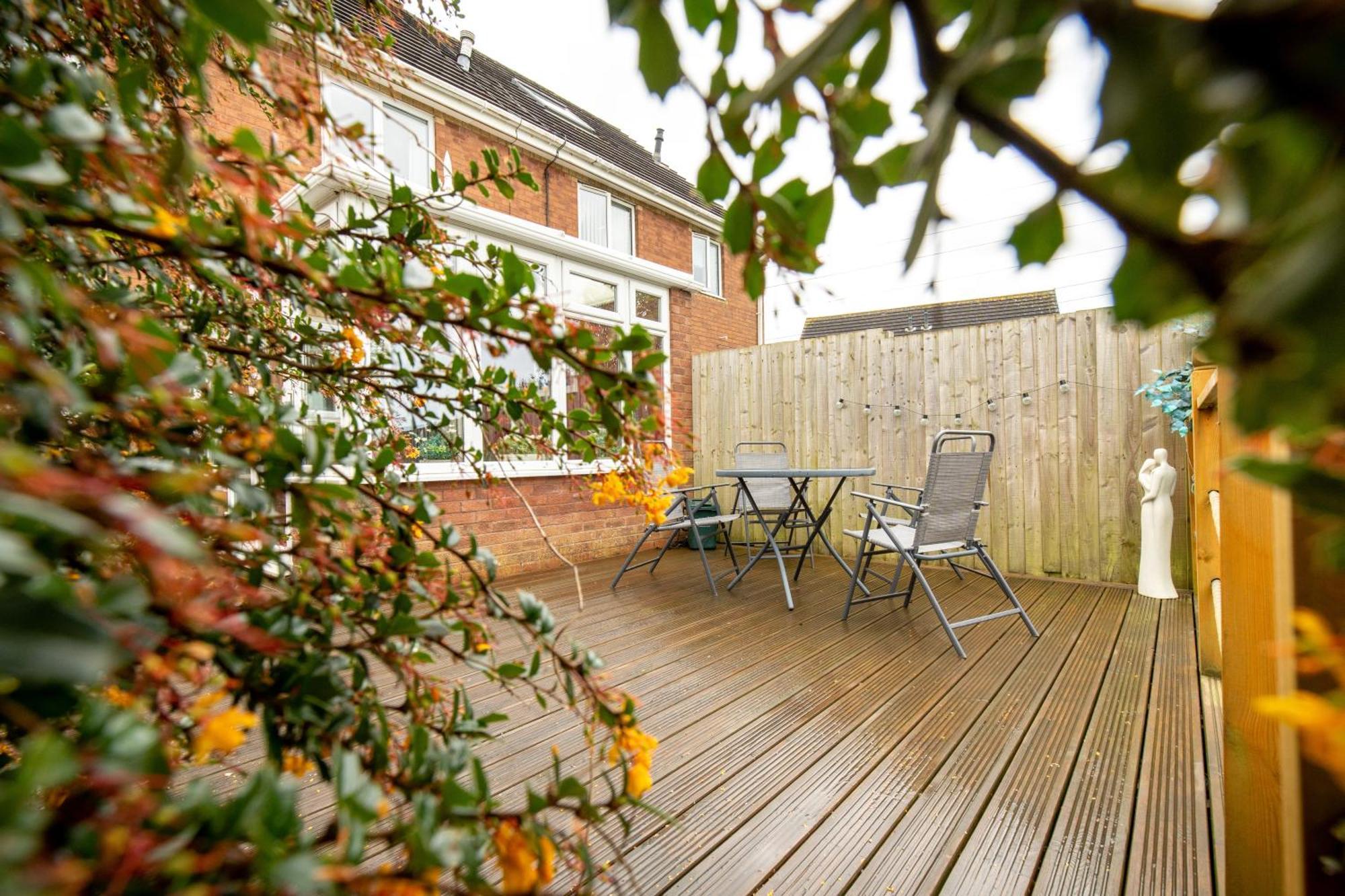 Comfortable And Spacious Superb Holiday Home In Llanelli, Dog Friendly Exterior photo